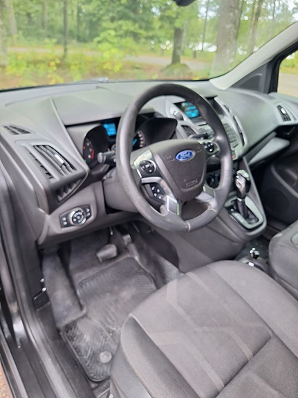 Ford Transit Connect 3 of 9