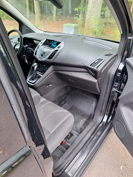 Ford Transit Connect 4 of 9