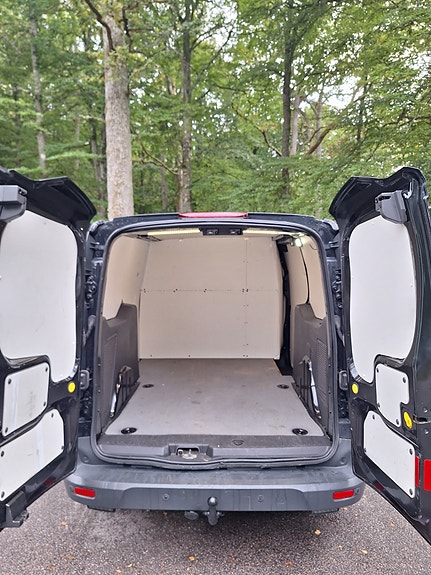 Ford Transit Connect 5 of 9