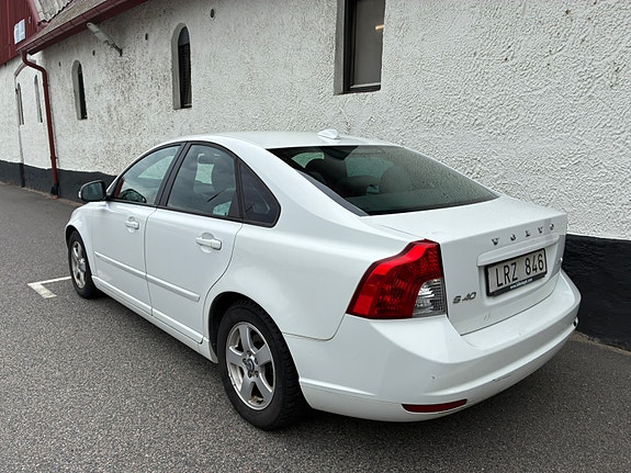 Volvo S40 2 of 9