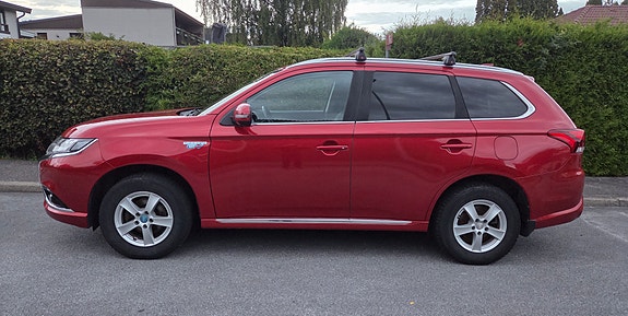 Mitsubishi Outlander 2 of 7