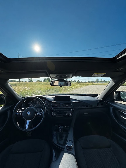 BMW 330i 4 of 6