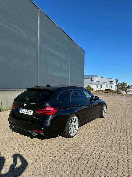 BMW 330i 3 of 6