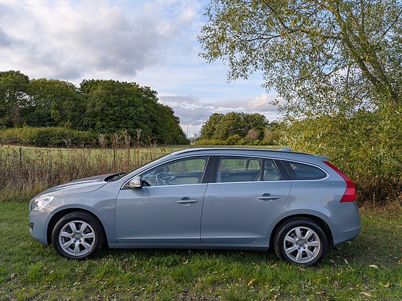 Volvo V60 2 of 11