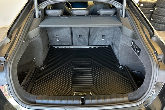 BMW i4 25 of 27