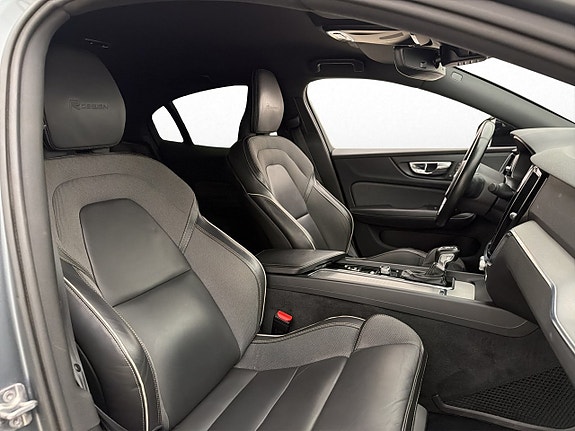 Volvo S60 26 of 30