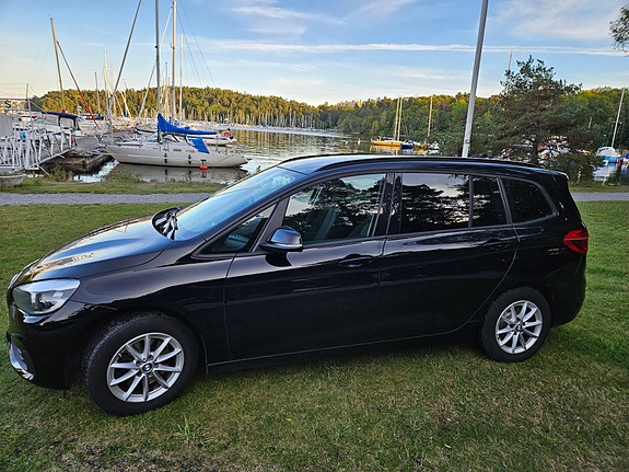 BMW 218i 2 of 8