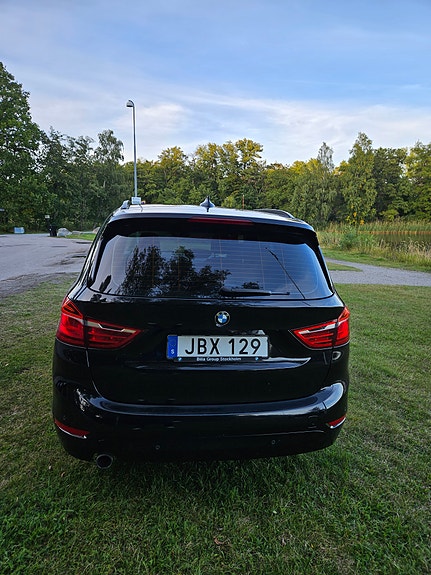BMW 218i 3 of 8