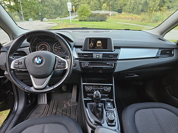 BMW 218i 4 of 8