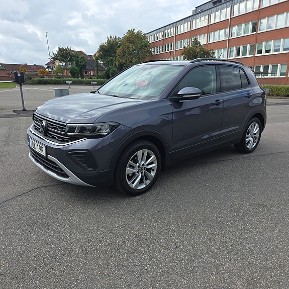 Volkswagen T-Cross 2 of 6