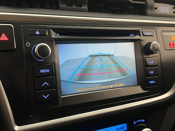 Toyota Auris 18 of 29
