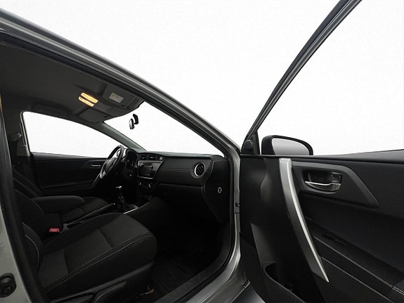 Toyota Auris 24 of 29