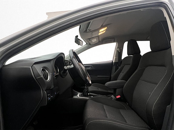 Toyota Auris 10 of 29
