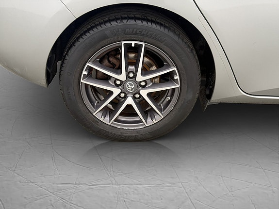 Toyota Auris 28 of 29