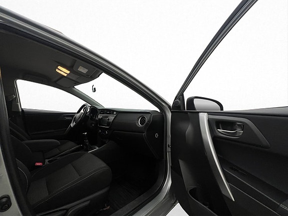 Toyota Auris 22 of 29