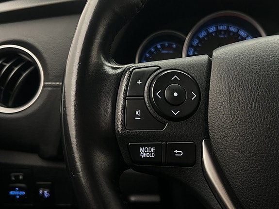 Toyota Auris 12 of 29