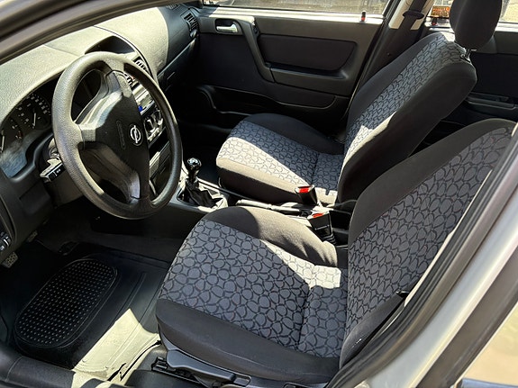 Opel Astra 2 of 5