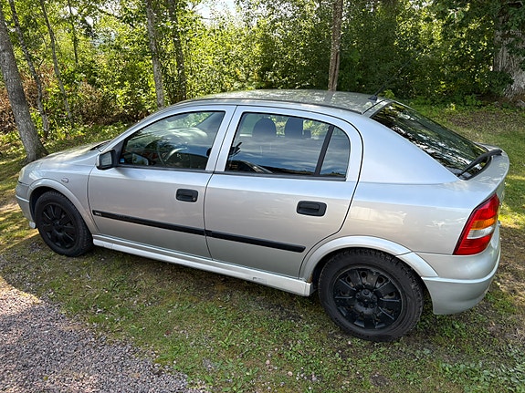 Opel Astra 4 of 5