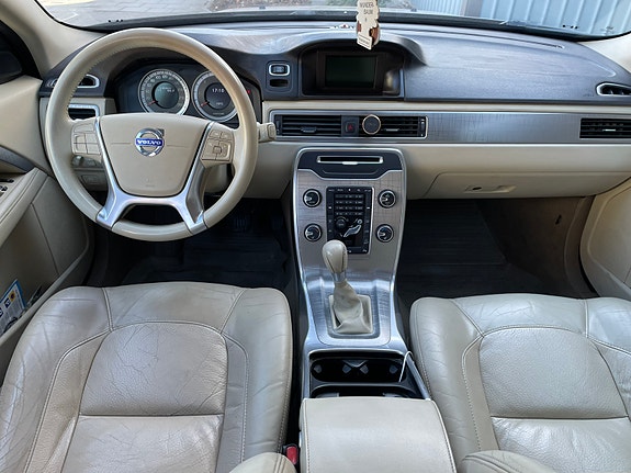 Volvo XC70 4 of 6
