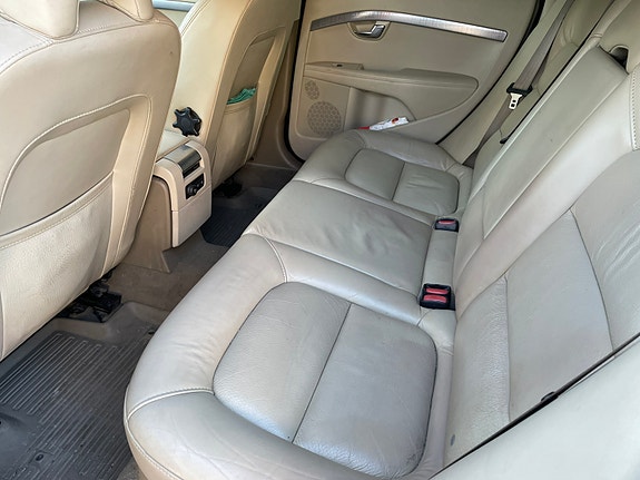 Volvo XC70 3 of 6