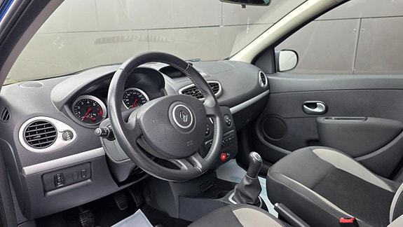 Renault Clio 9 of 16