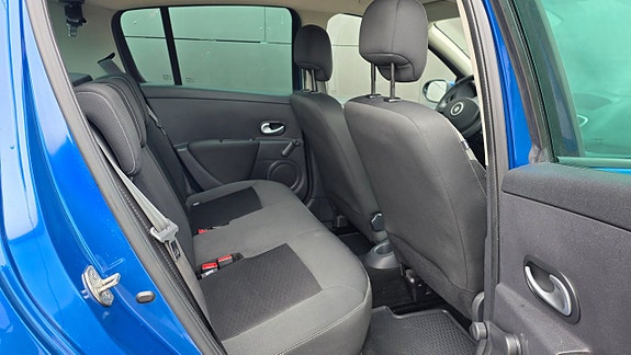 Renault Clio 13 of 16