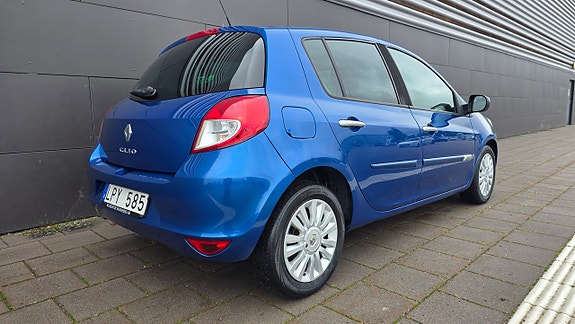 Renault Clio 10 of 16