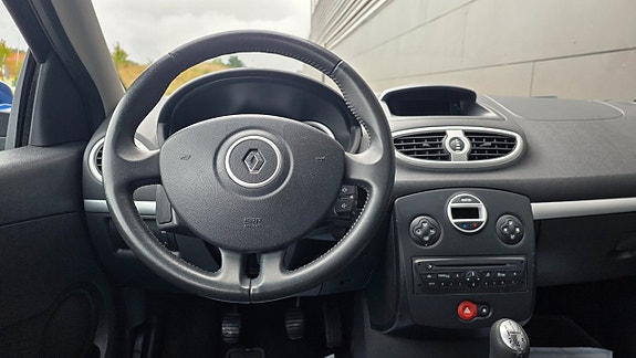 Renault Clio 8 of 16
