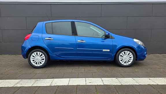 Renault Clio 11 of 16