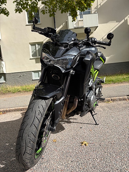 Kawasaki Z900 3 of 11