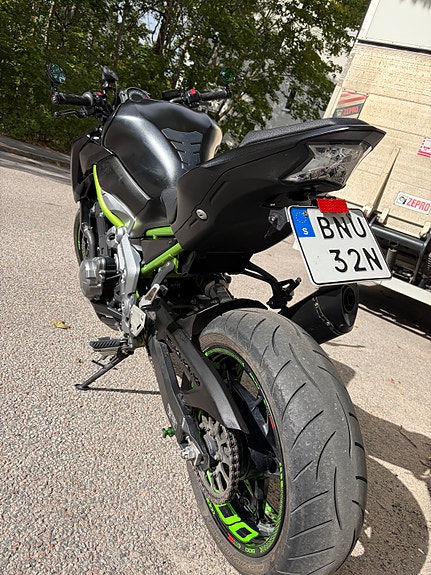 Kawasaki Z900 4 of 11