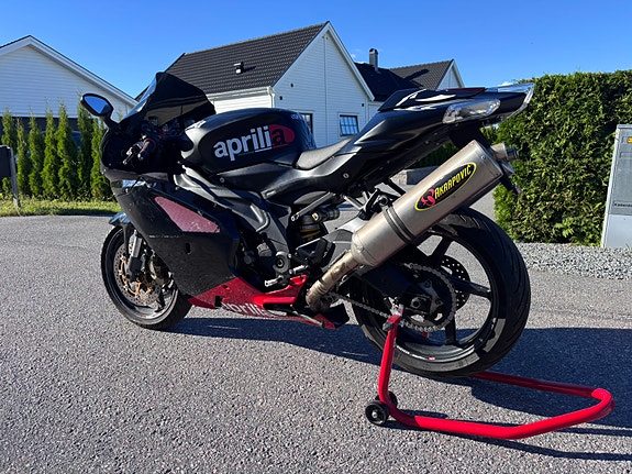 Aprilia RSV1000 RR 3 of 4