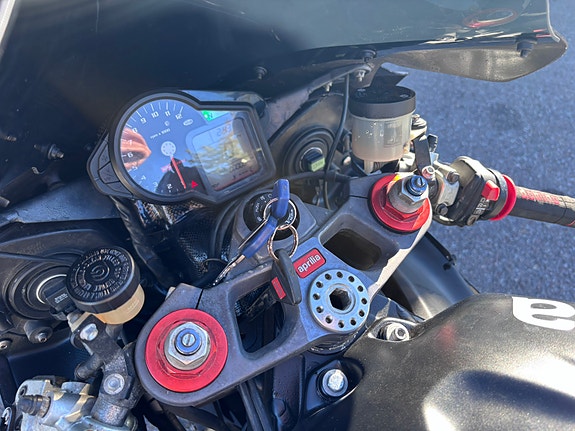 Aprilia RSV1000 RR 4 of 4
