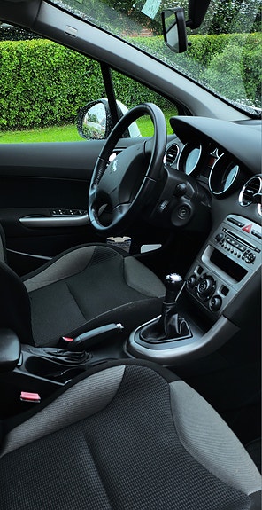 Peugeot 308 4 of 5