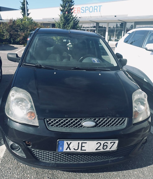 Ford Fiesta 2 of 10