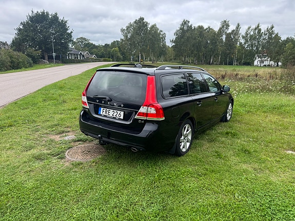 Volvo V70 3 of 6