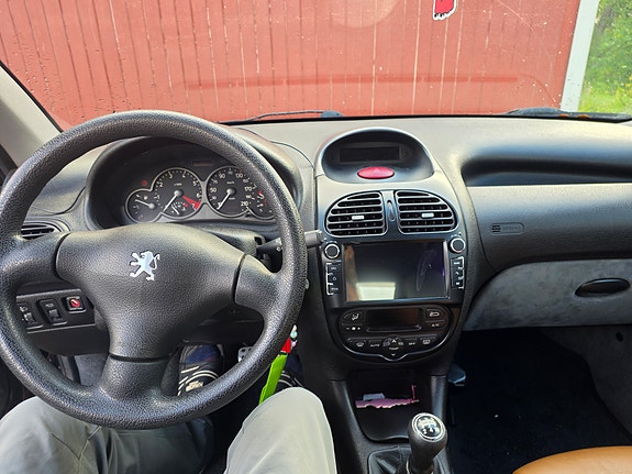 Peugeot 206 4 of 10