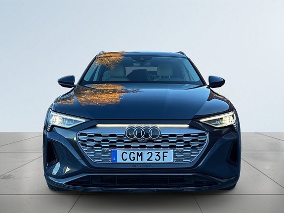 Audi Q8 2 of 27
