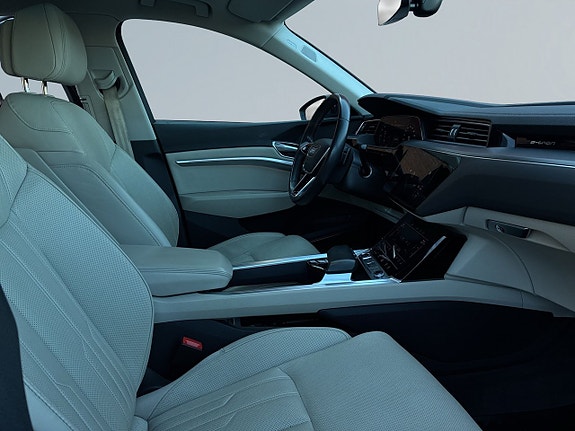 Audi Q8 10 of 27