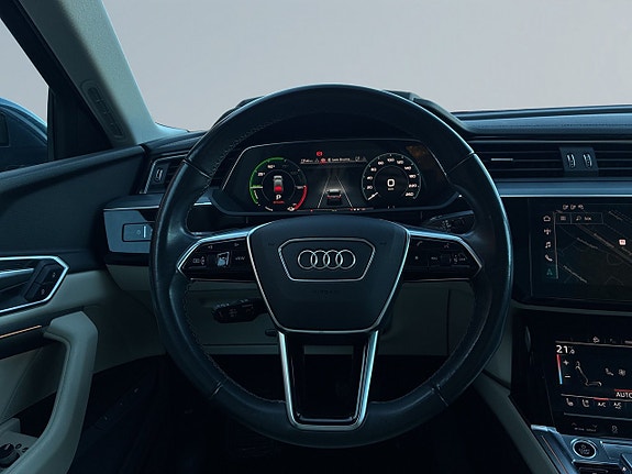Audi Q8 9 of 27