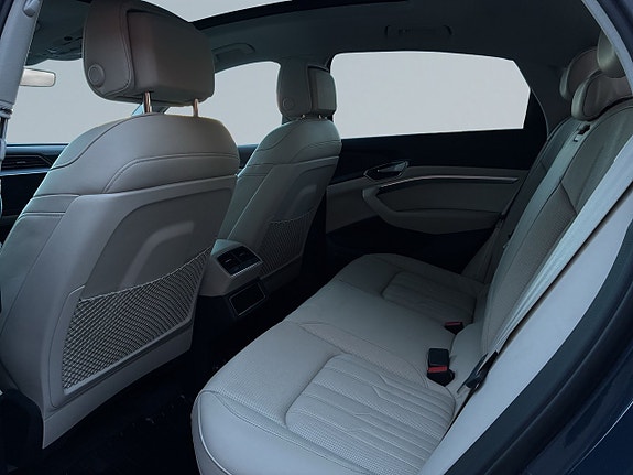 Audi Q8 13 of 27