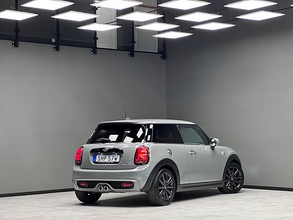 MINI Cooper S 2 of 5