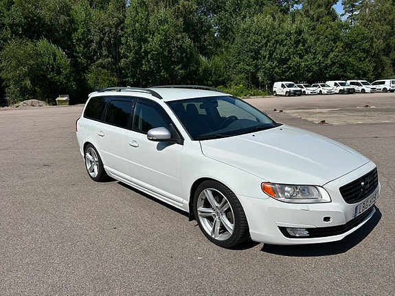 Volvo V70 2 of 14