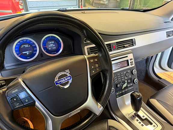 Volvo V70 9 of 14