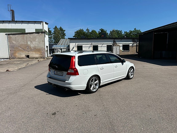Volvo V70 3 of 14