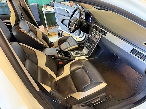 Volvo V70 10 of 14