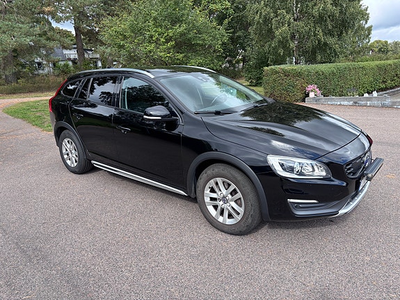Volvo V60 Cross Country 4 of 9