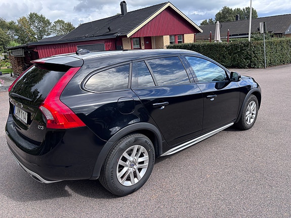 Volvo V60 Cross Country 3 of 9
