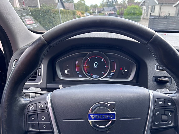 Volvo V60 Cross Country 5 of 9