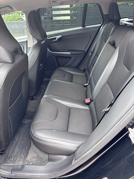 Volvo V60 Cross Country 7 of 9